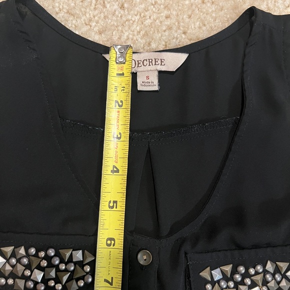 Women’s Decree V neck button detailed tank size Small - Picture 7 of 8